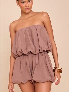 Strapless Bubble Romper in Mauve